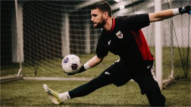 Maarten Paes saat berlatih di Timnas Indonesia. (instagram maartenpaes)